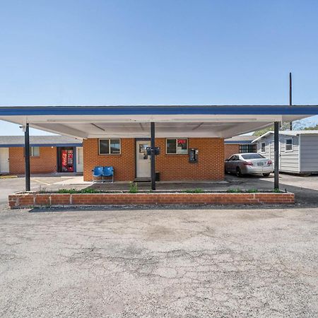 Oyo Hotel Luling Tx Downtown I-10/Us-90 ภายนอก รูปภาพ
