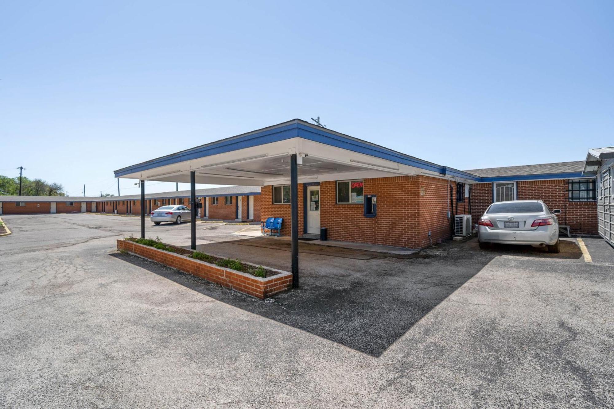 Oyo Hotel Luling Tx Downtown I-10/Us-90 ภายนอก รูปภาพ